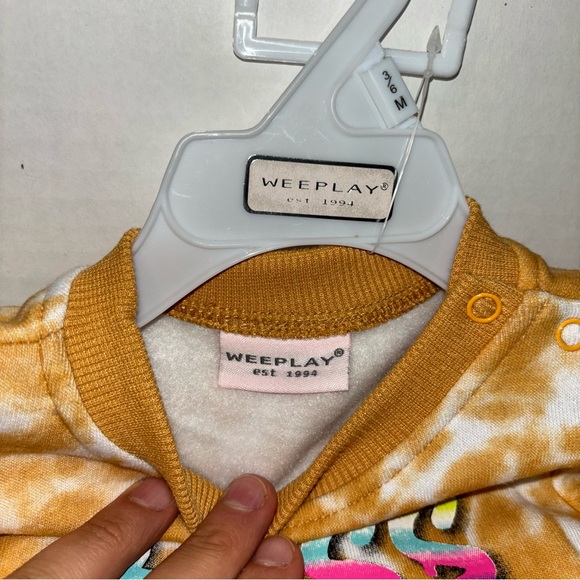 WeePlay 2 piece Sweater and pants set BOSS - Picture 6 of 7